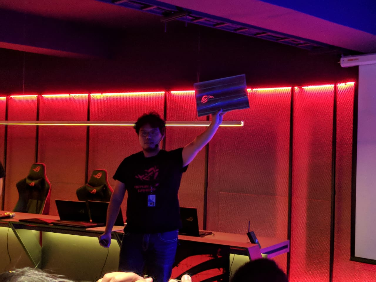 Panda, seorang pemain esports profesional yang memperkenalkan ROG Zephyrus S di The Colloseum, Taiwa