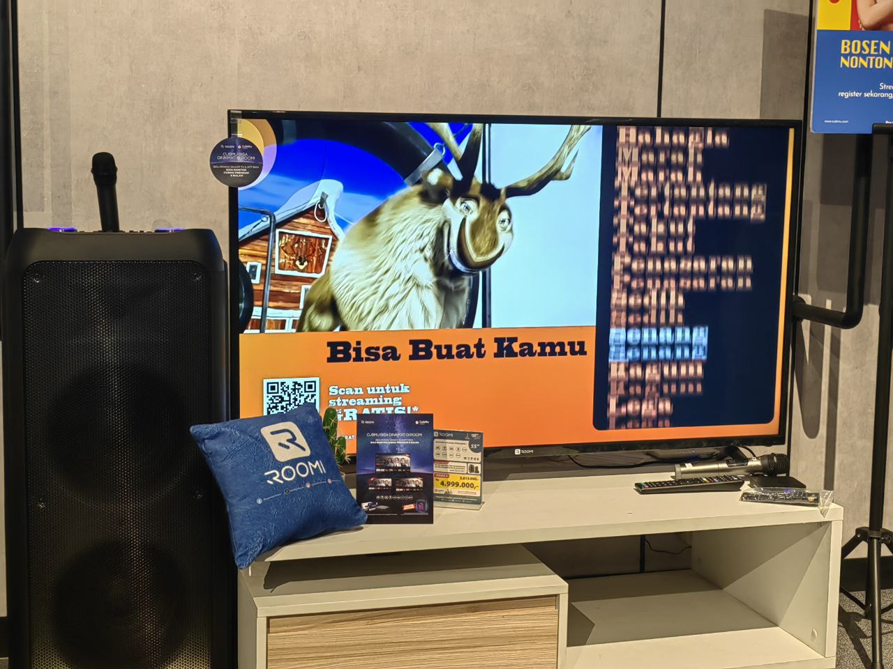 Display ROOMI Smart TV yang bisa dilihat pada Jakarta Fair 2023, Hall D2.
