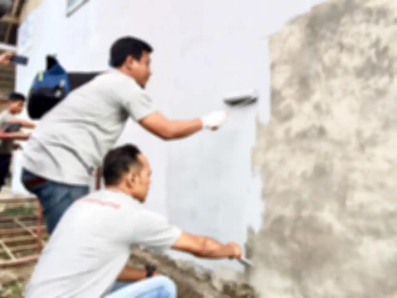 Pengecatan dilakukan jurnalis