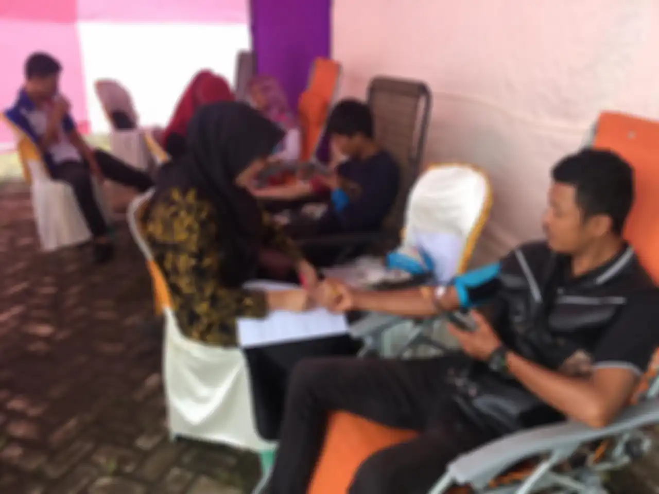 Selain kontes, disediakan juga booth untuk mendonorkan darah