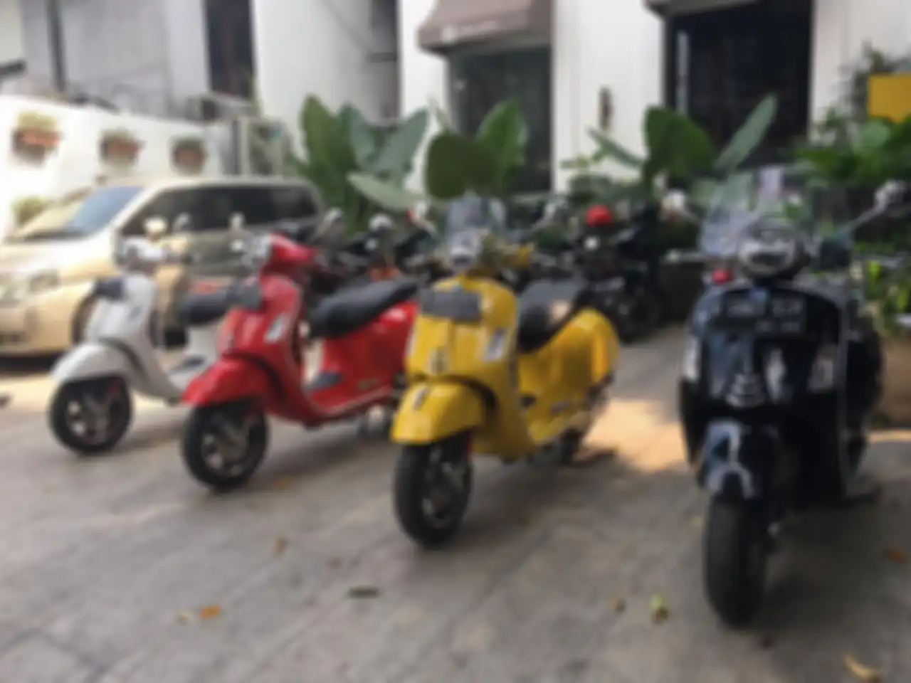 Empat pilihan warna Vespa GTS Super 150 terbaru