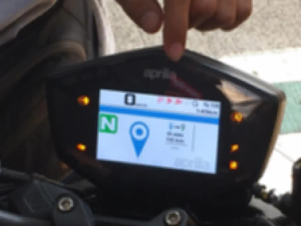 Panel instrumen canggih Aprilia Shiver 900
