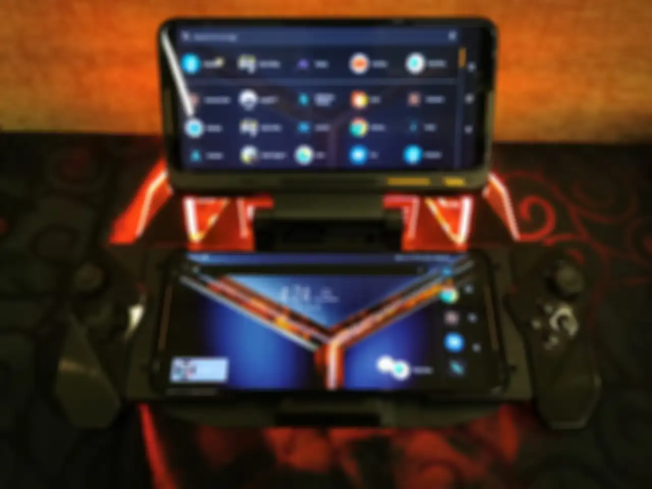 ASUS ROG Phone 2 dapat ditambahkan dengan aksesoris yang bikin hape ini jadi terlihat seperti Nintendo Switch