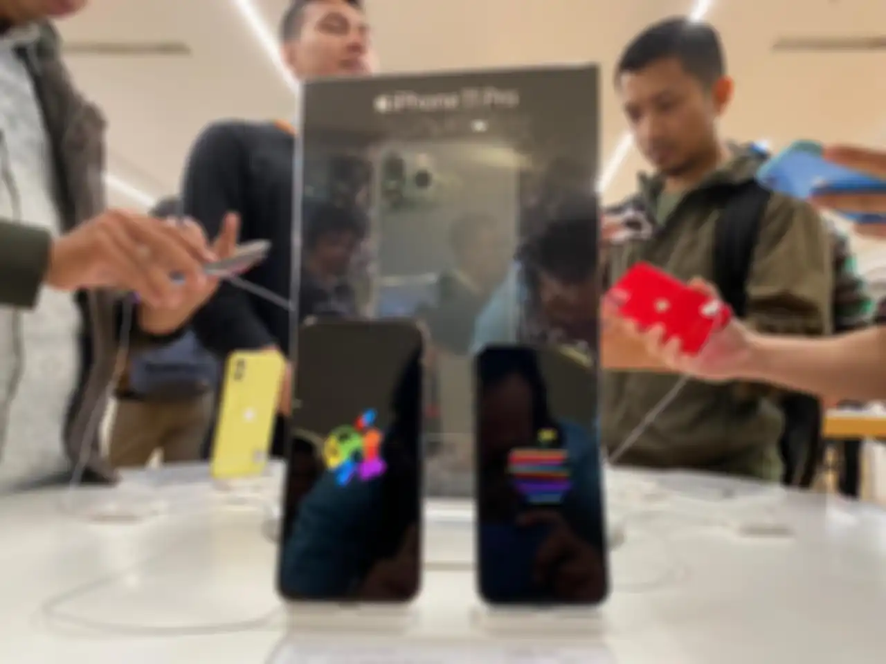 iPhone 11 Pro dan iPhone 11.