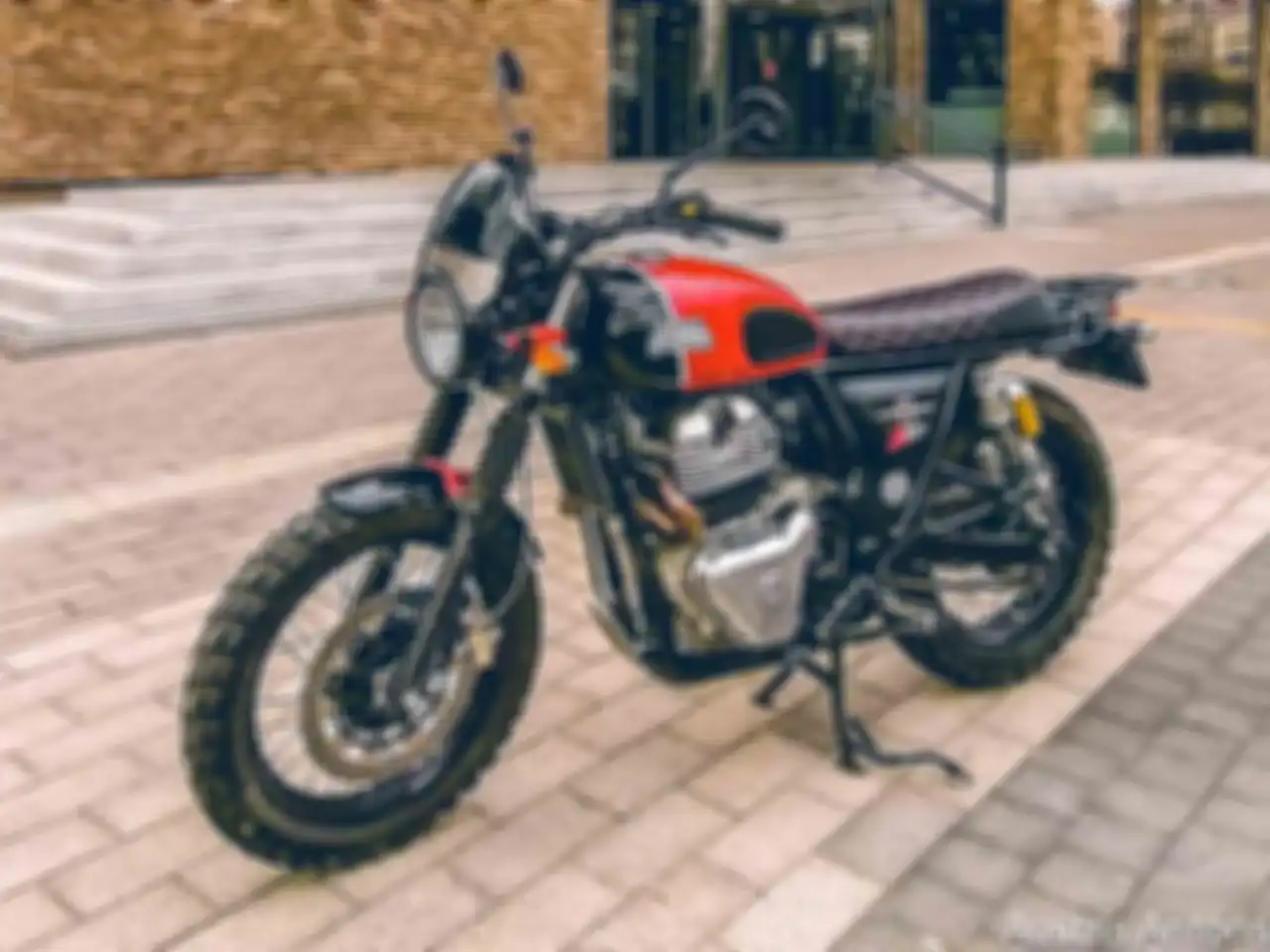 Royal Enfield Interceptor 650 dimodif jadi Scrambler.