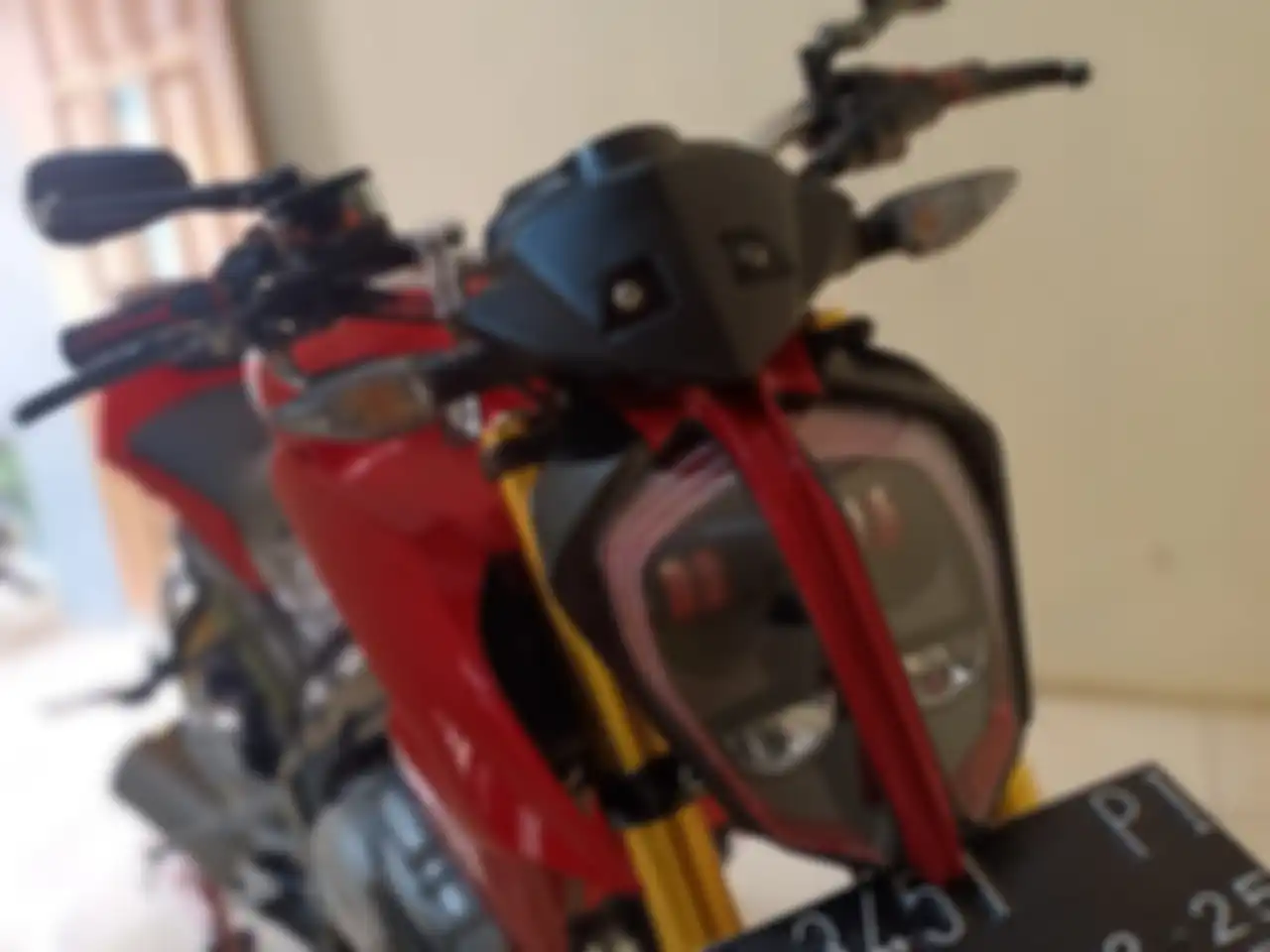 Modifikasi Yamaha V-ixion Lightning, pakai headlamp ala KTM Duke 390, naked bike banget!