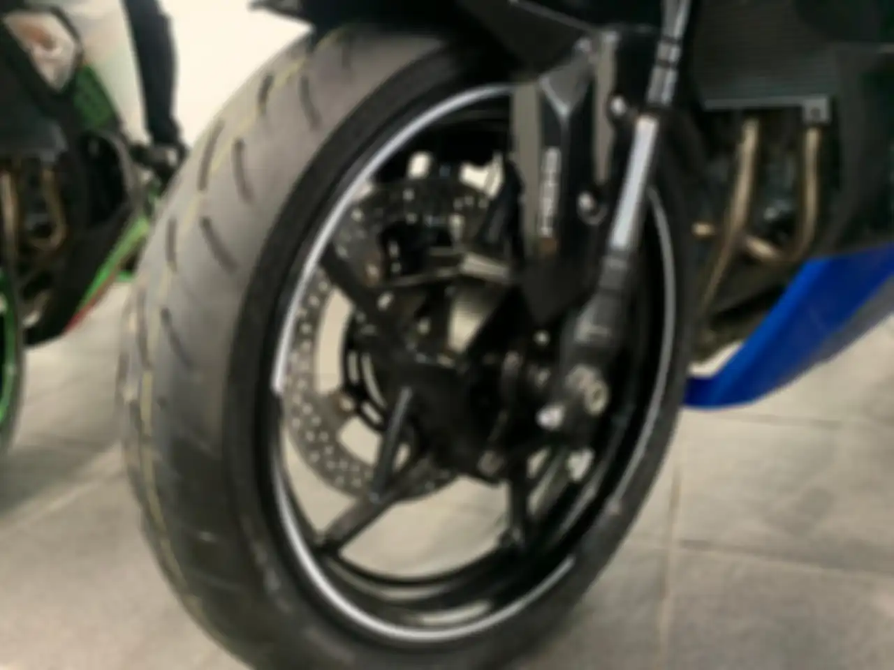 Suspensi depan upside down Showa ZX-25R