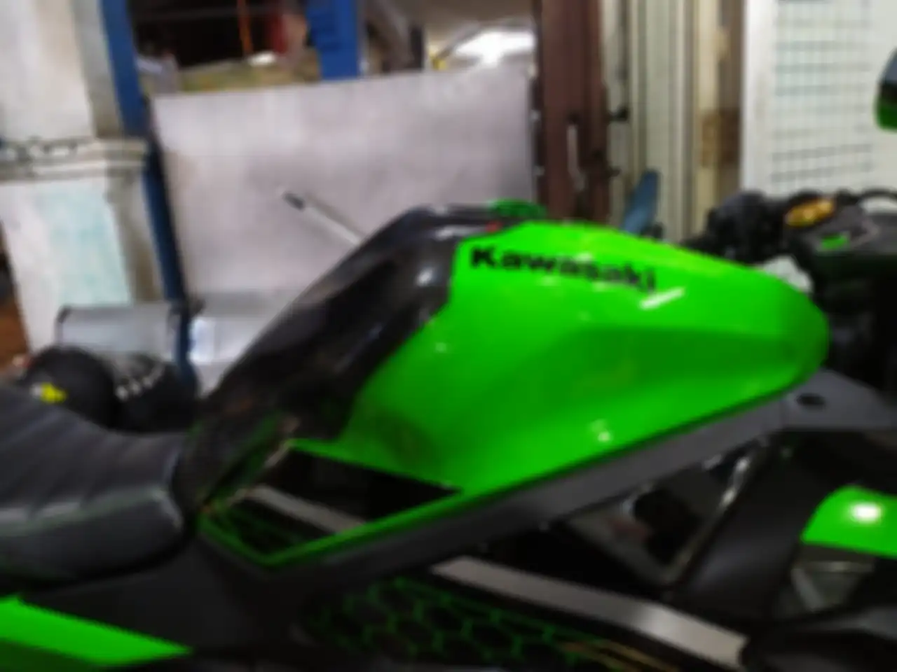 Half tankpad carbon fiber Ninja ZX-25R versi 2.