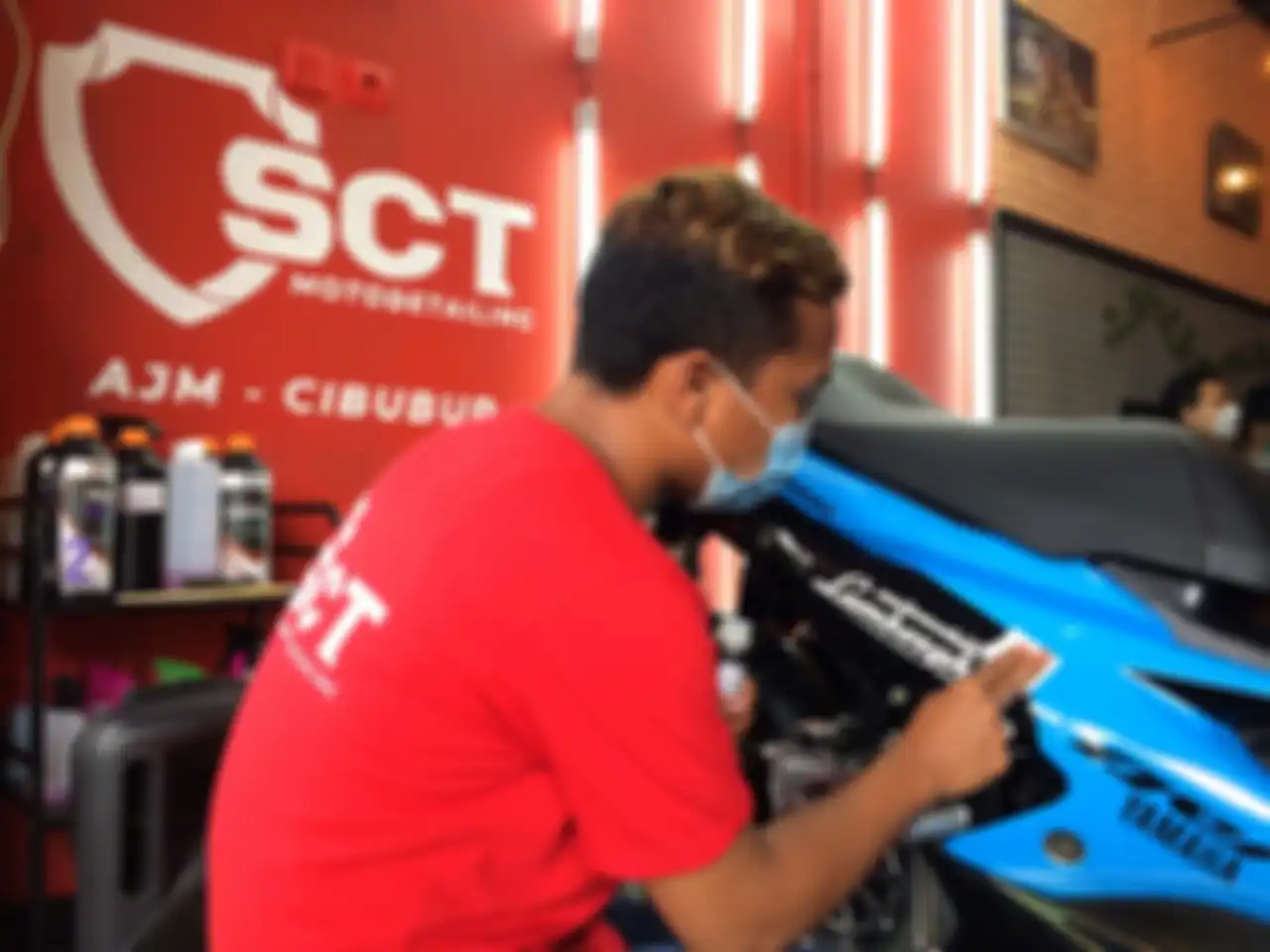 SCT - AJM Cibubur perawatan sepeda motor dengan berbagai pilihan, mulai dari cuci, salon dan detailing serta Laminating Nano Ceramic+.
