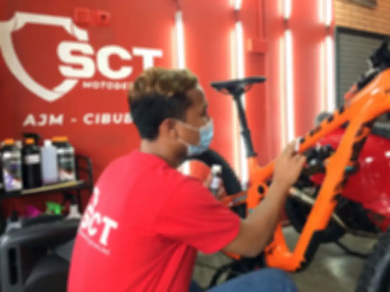 SCT - AJM Cibubur perawatan sepeda motor dengan berbagai pilihan, mulai dari cuci, salon dan detailing serta Laminating Nano Ceramic+ juga menerima sepeda gowes.