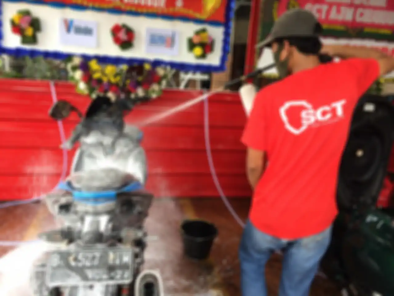 SCT - AJM Cibubur perawatan sepeda motor dengan berbagai pilihan, mulai dari cuci, salon dan detailing serta Laminating Nano Ceramic+.
