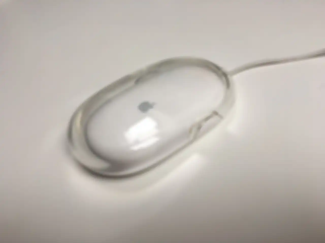 Apple Pro Mouse keluaran tahun 2000