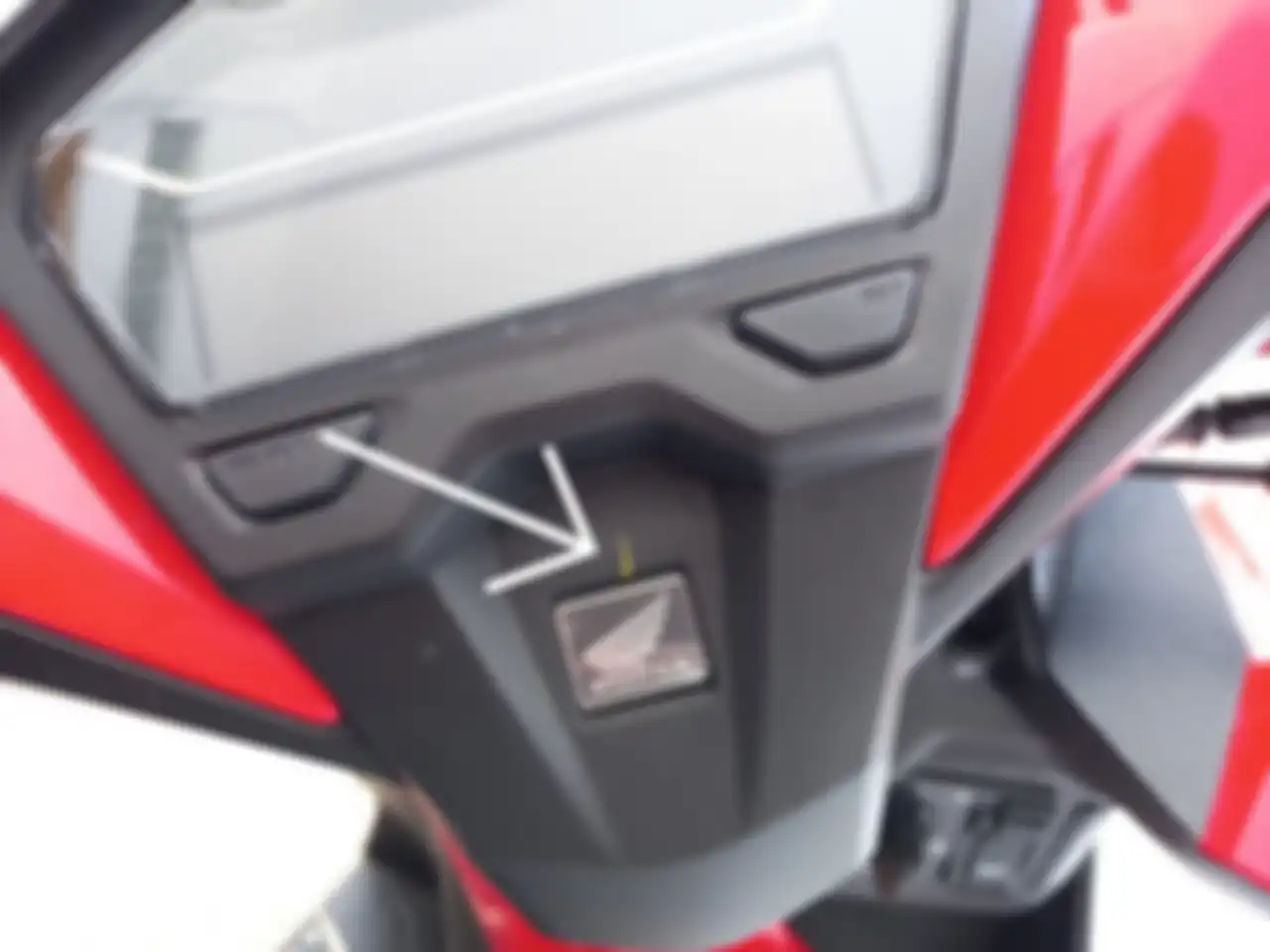 Coretan di bodi motor baru