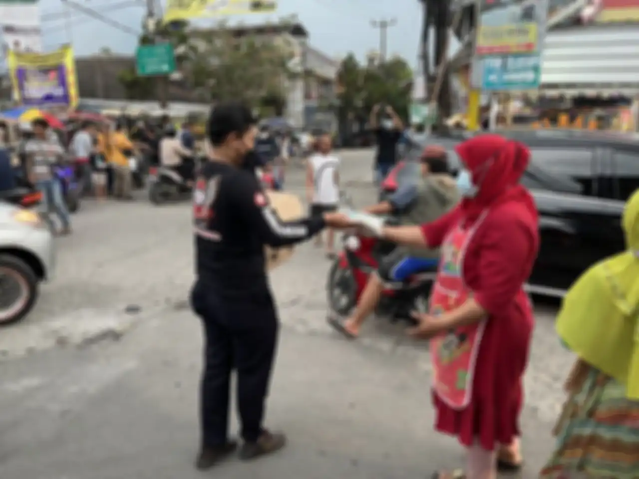 YRFI Bandung berbagi takjil