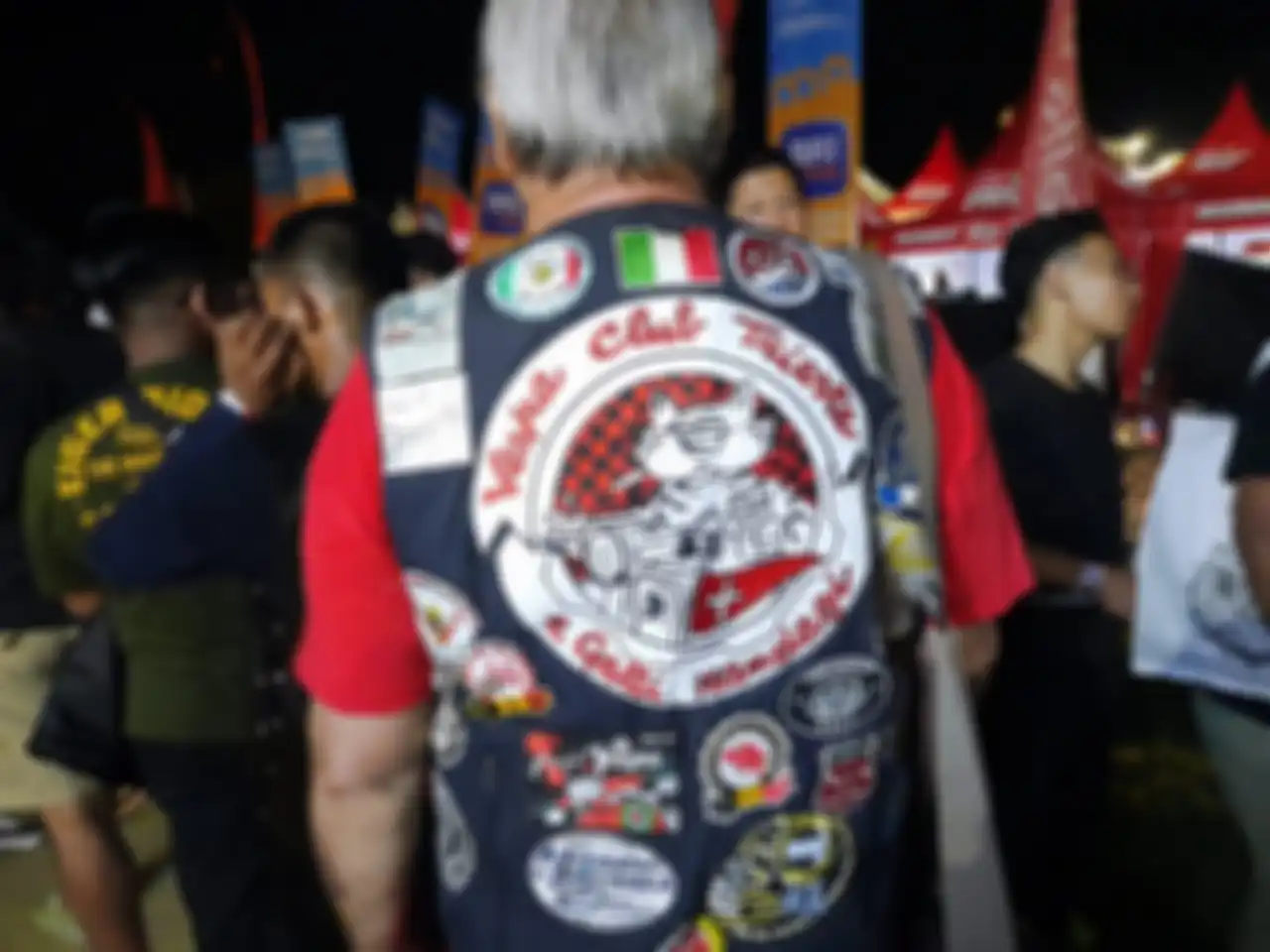 Kakek nenek masuk tergabung Vespa Club Trieste e Gatti ragatti, Italia. 