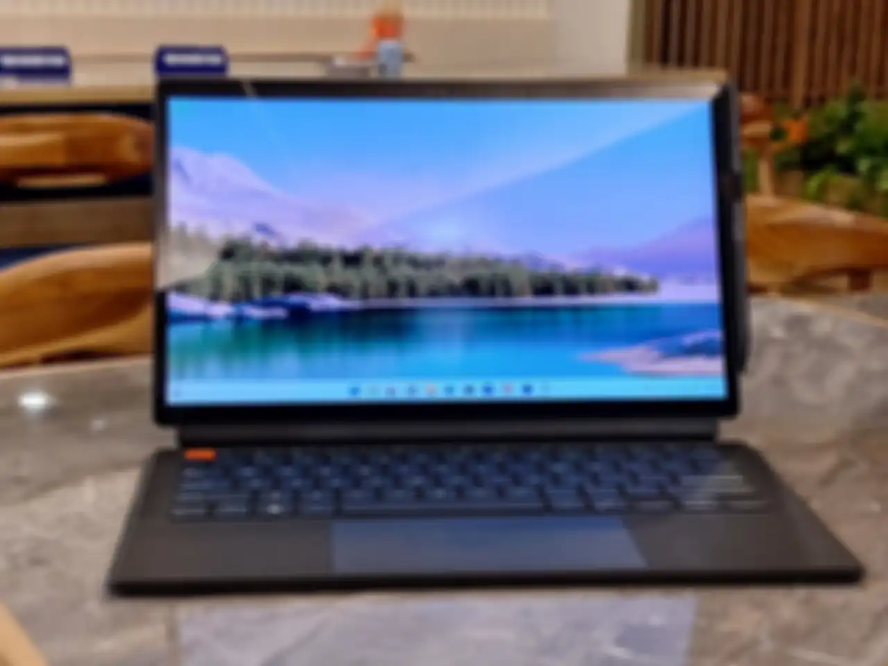 Panel OLED 13.3 inch di ASUS Vivobook Pro 13 Slate OLED T3304