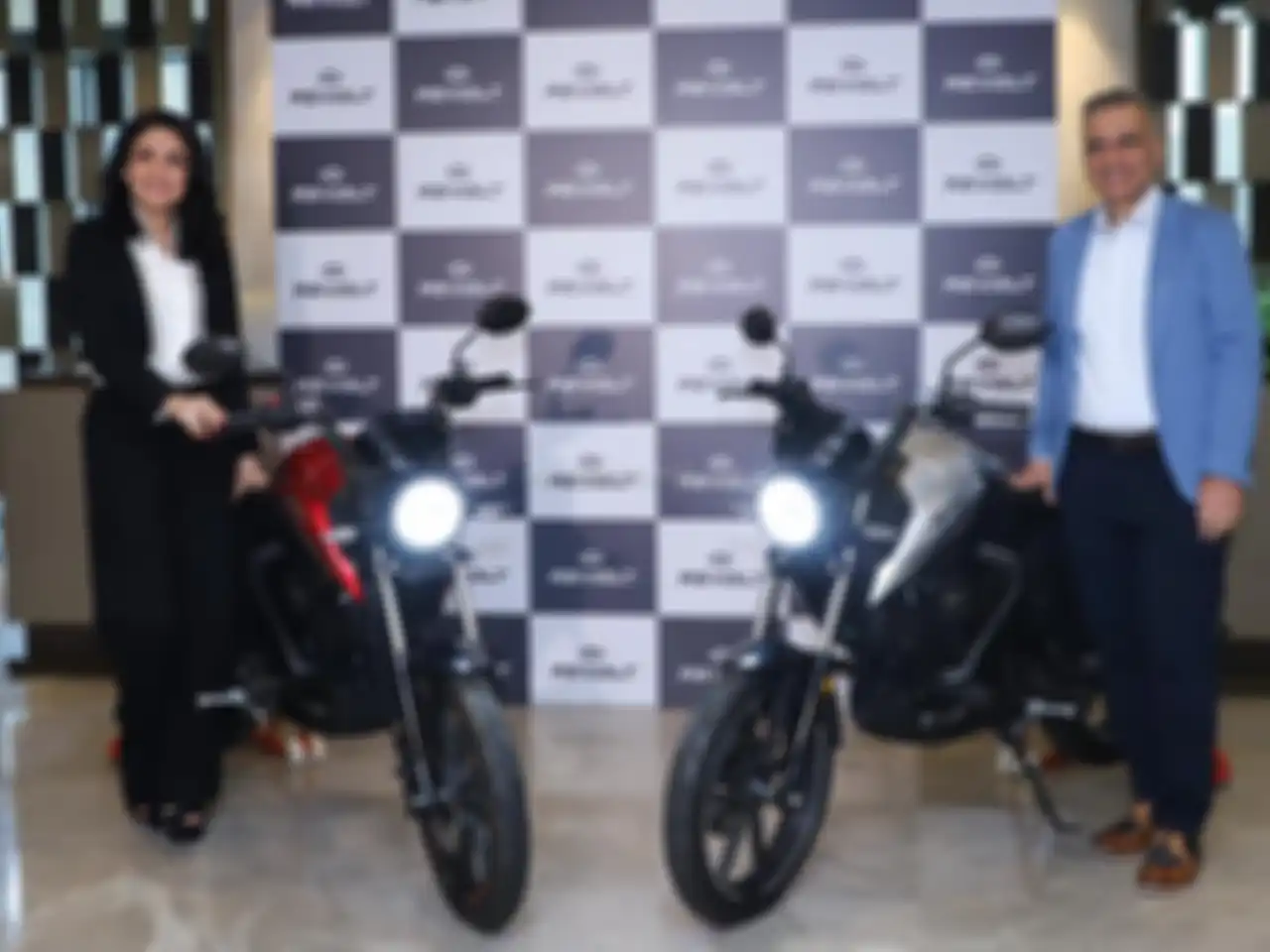 Peluncuran motor listrik baru RV BlazeX 2025.