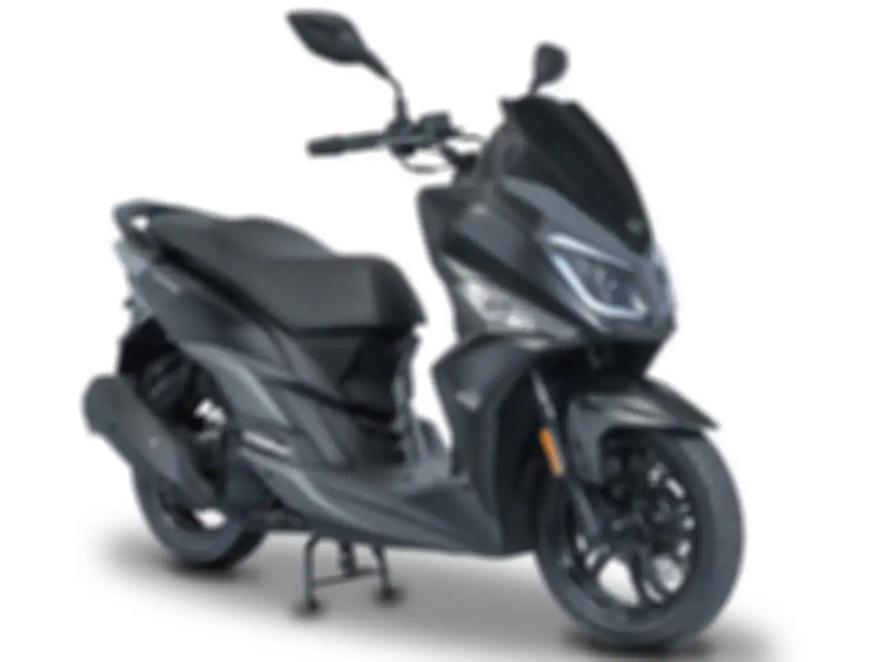 Tampilan depan dan samping motor matic baru Cruisym 150 2025.