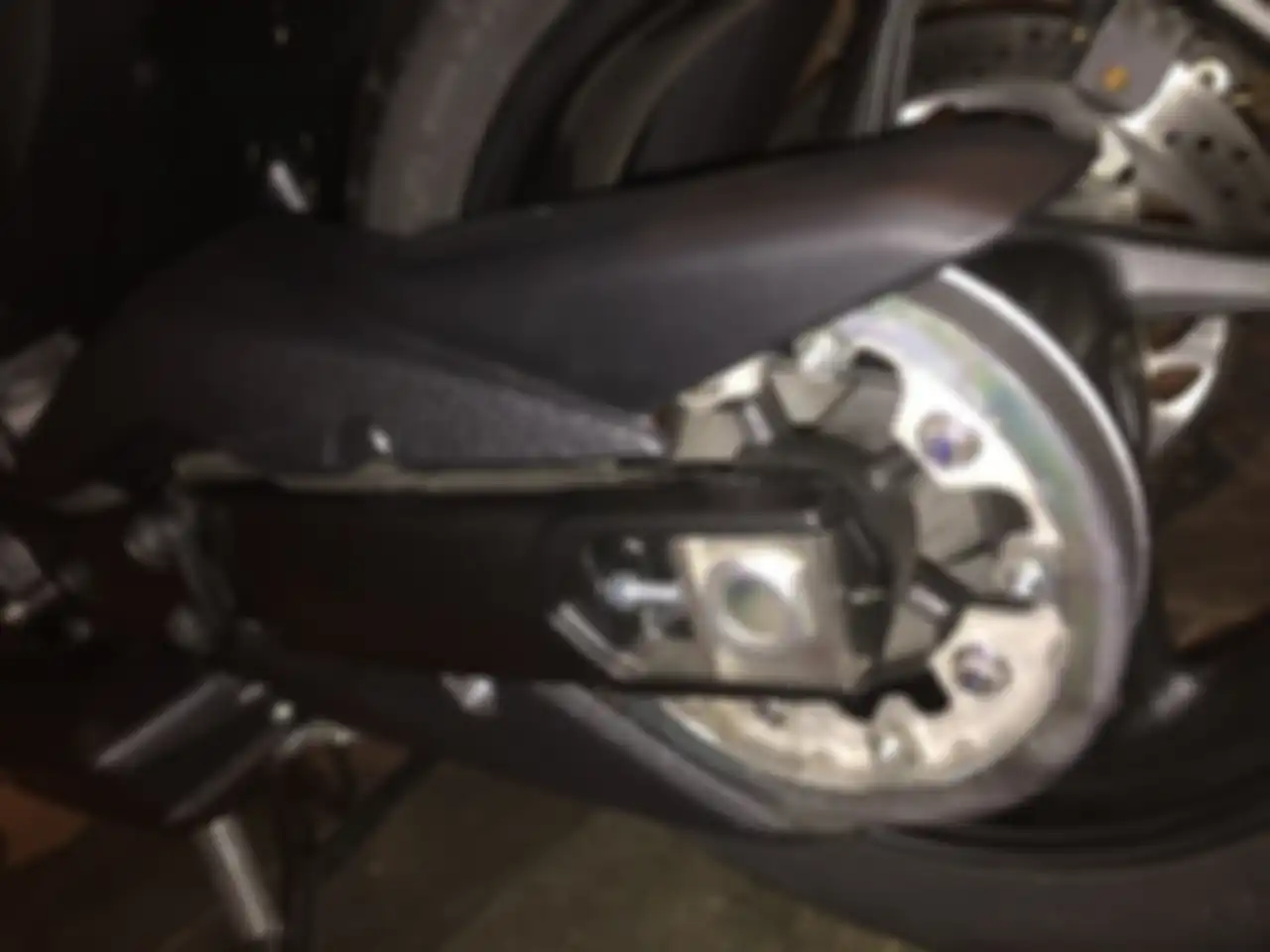 Dikawal swingarm dengan tetap mempertahankan penggerak CVT