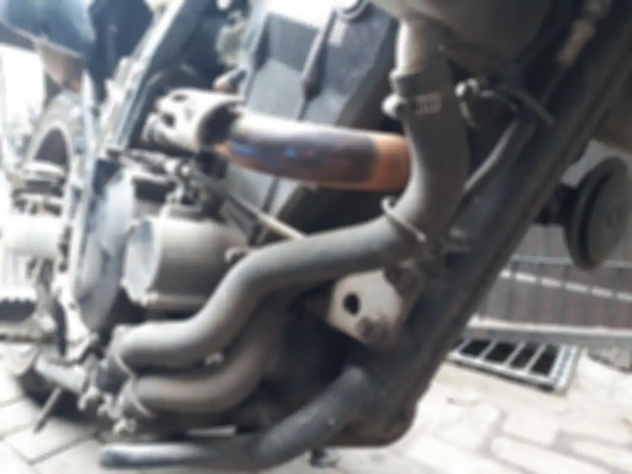 Ilustrasi selang radiator motor