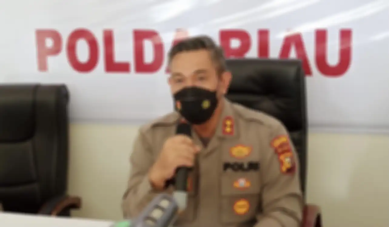Kapolres Rokan Hulu AKBP Wimpiyanto memberikan keterangan. Intimidasi hingga lontaran kata tak pantas yang dialami keluarga korban pemerkosaan di Rokan Hulu terjadi pada 21 November 2021. Videonya viral.