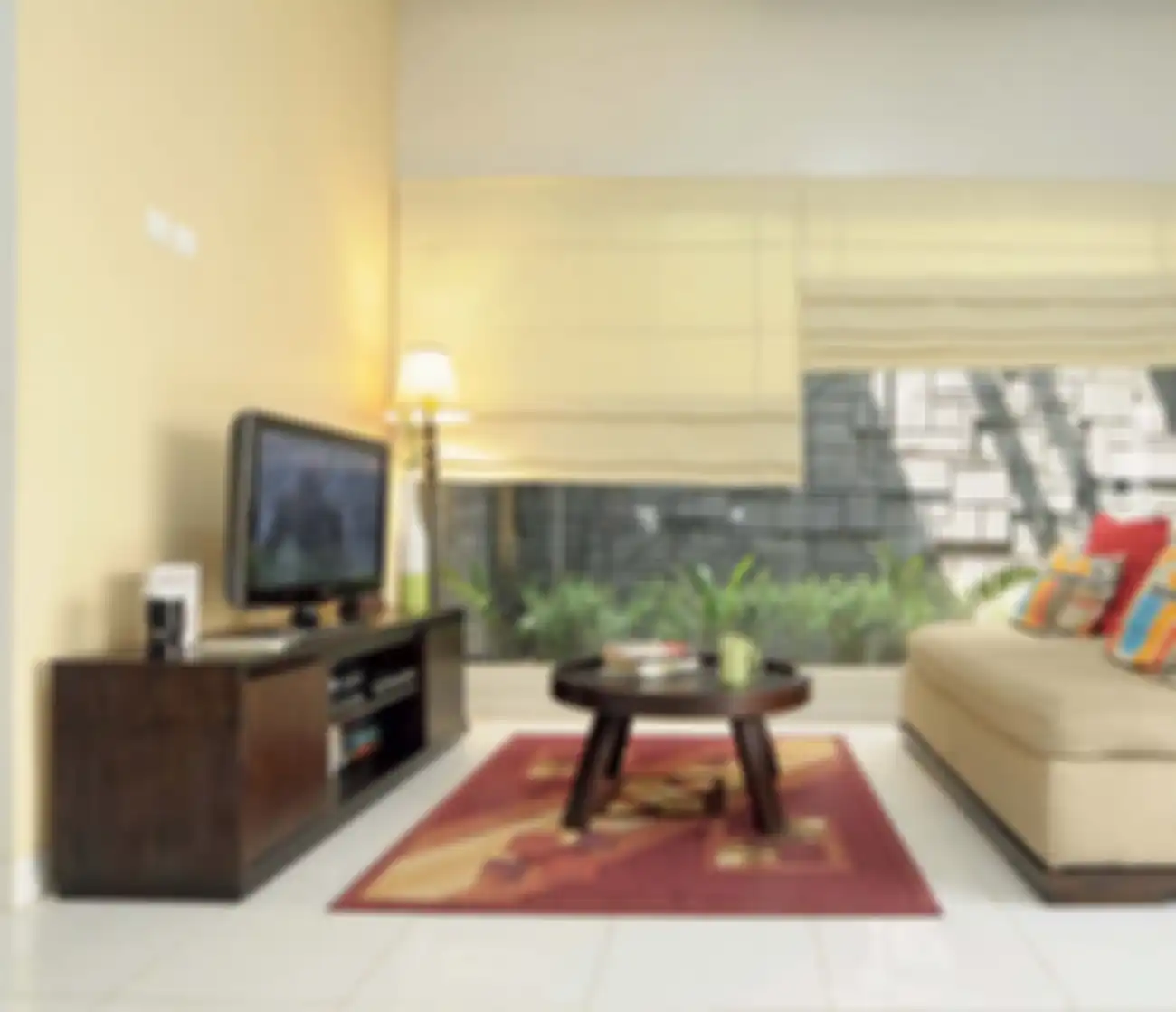 Rumah minimalis, cahaya dari void yang ada di atas taman samping ke ruang keluarga,
