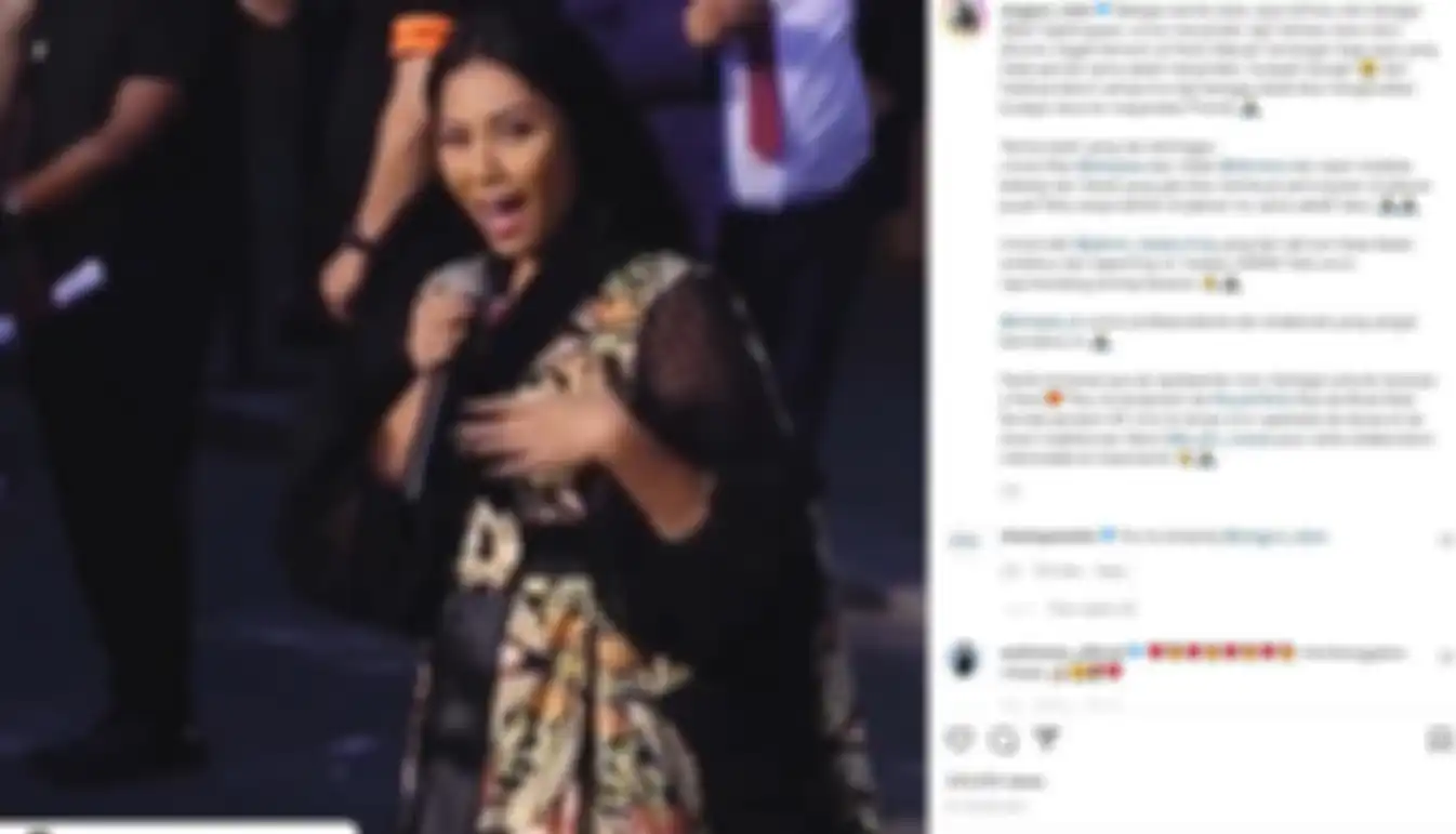 Penampilan Anggun saat di Paris
