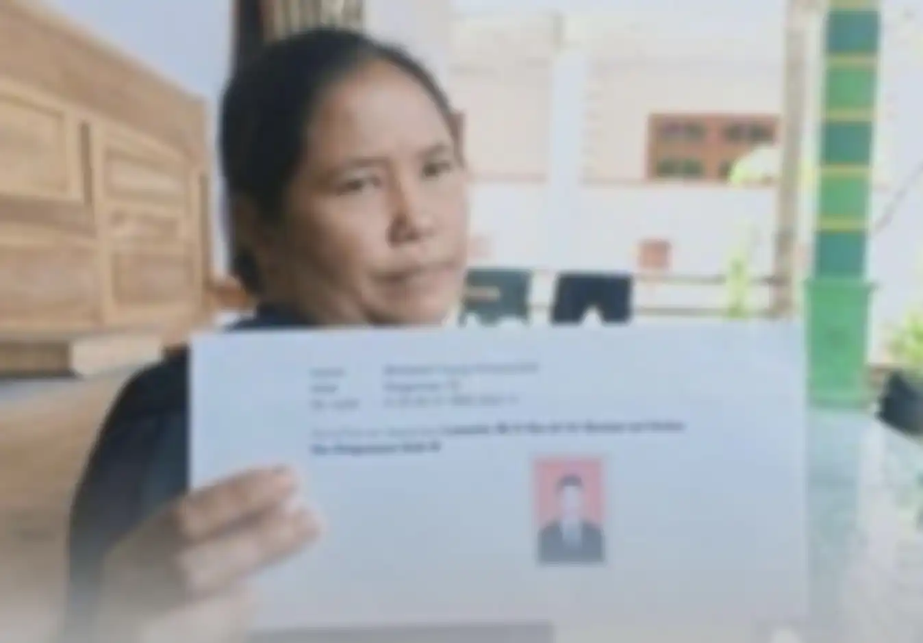 Pemuda Madiun mengalami kejadian aneh begini di HP miliknya sebelum ditangkap gegara hacker Bjorka. Foto penjual es dibahas.