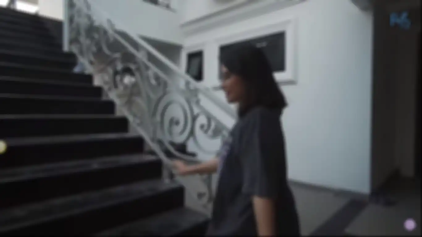 Tangga rumah Prilly Latuconsina