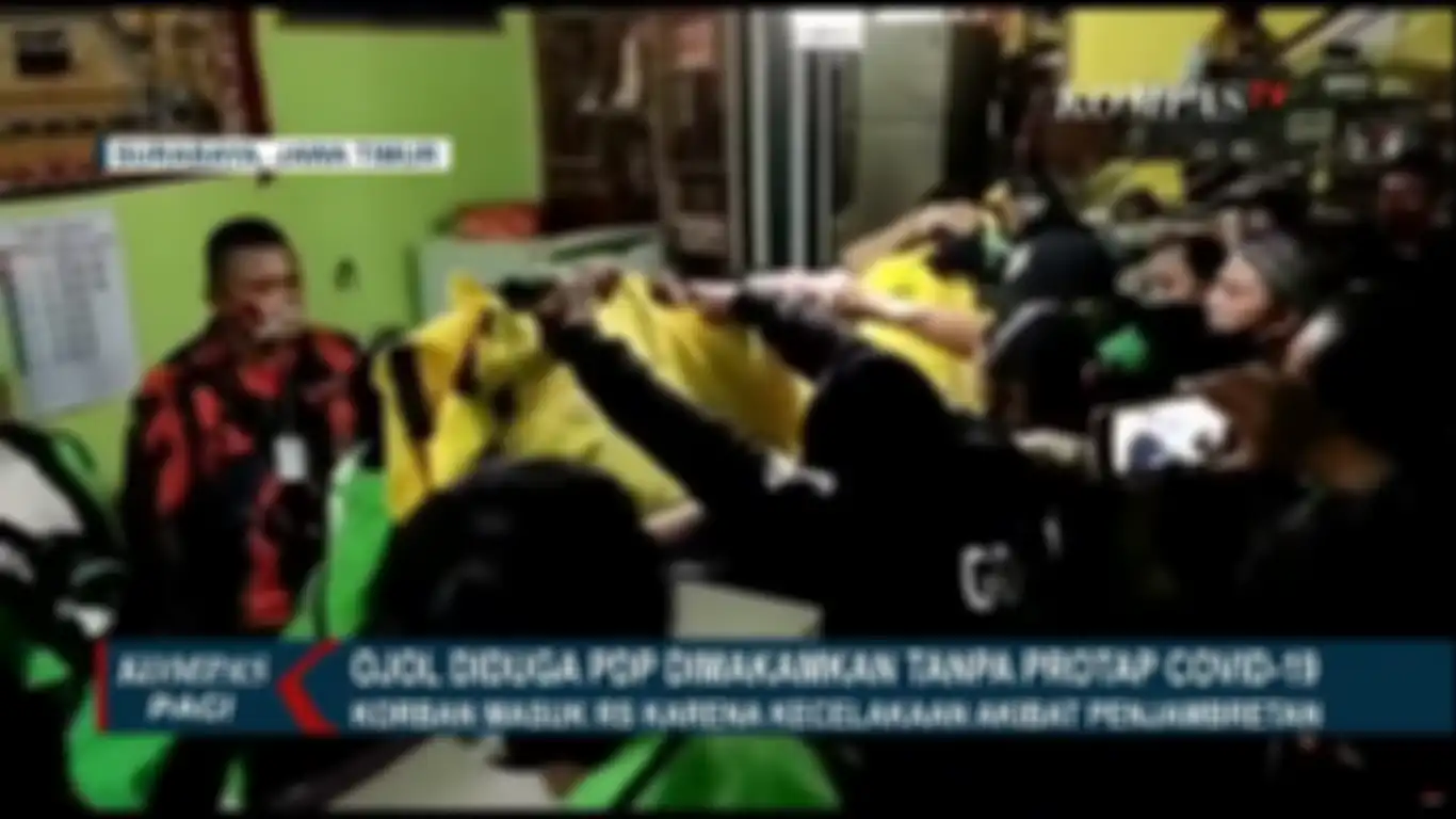 Ratusan driver ojol di Surabaya datangi kamar jenazah RS Dokter Sutomo untuk meminta rekannya dimakamkan tanpa protokol Covid-19, Minggu (7/6/2020).