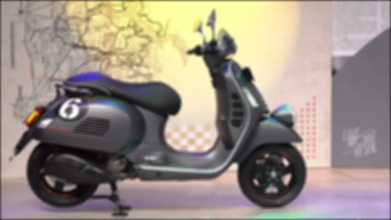 Vespa GTV Sei Giorni II dibalut kelir Grey Italiano dengan grafis angka 6