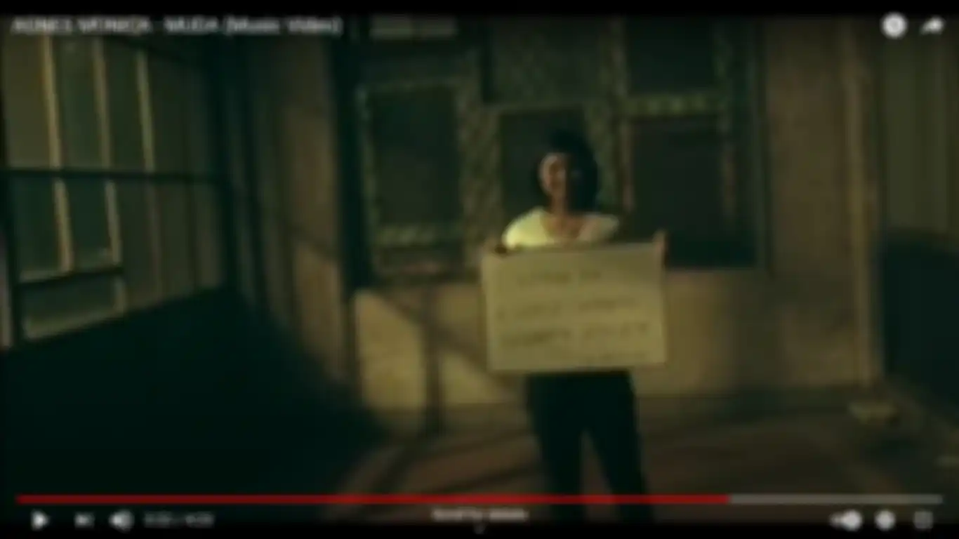 Greysia dalam video klip Agnez Mo berjudul Muda