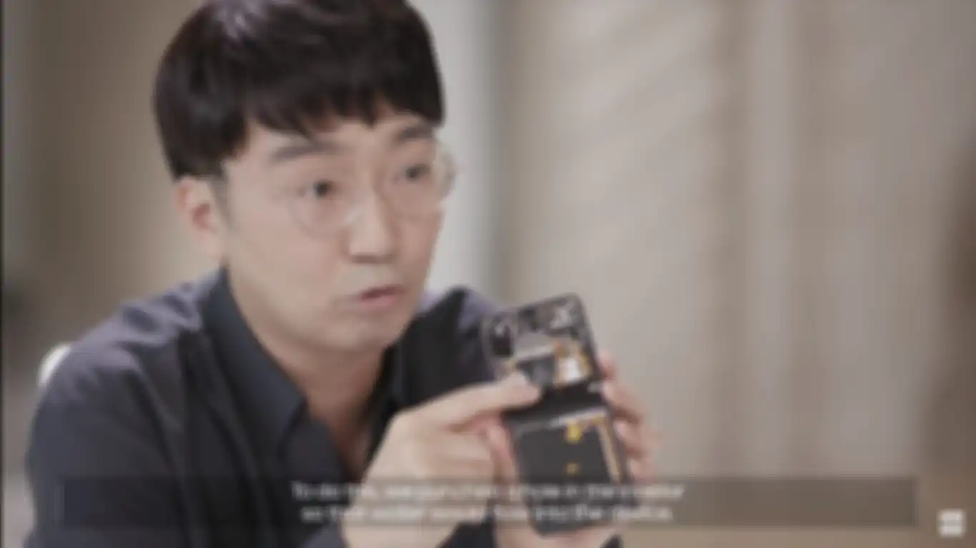 Staff RnD Samsung menjelaskan sistem Water Resistance pada konstruksi Galaxy Z Flip 3