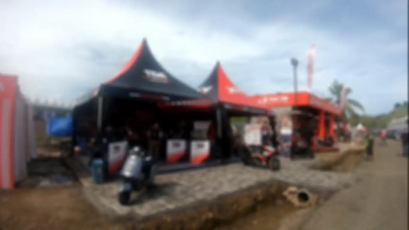 Booth area aftermarket dan aksesoris sepeda motor justru juga menyiapkan harga diskon. 