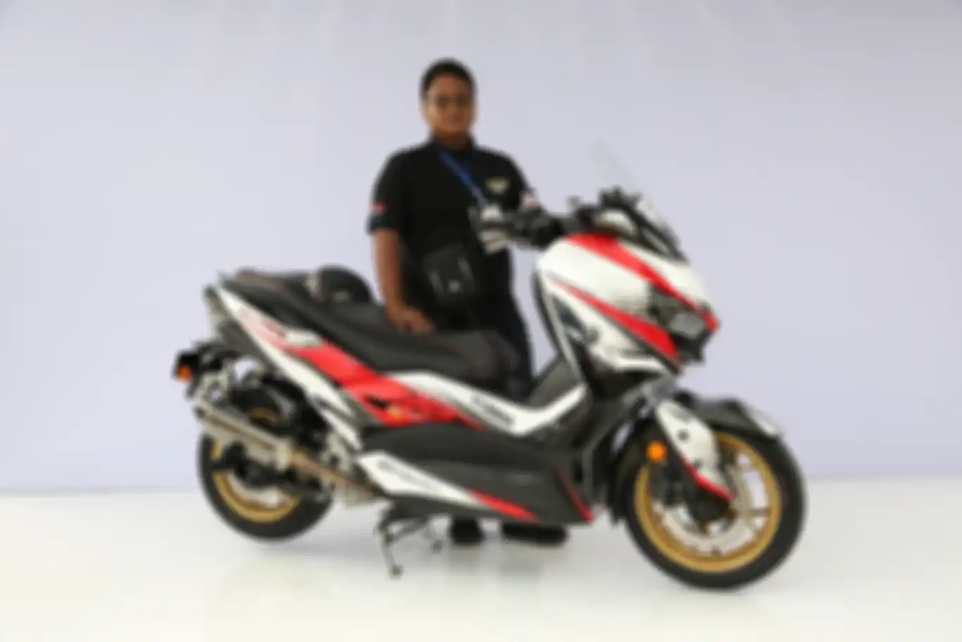 Yamaha XMAX racing pilih labur warna merah putih