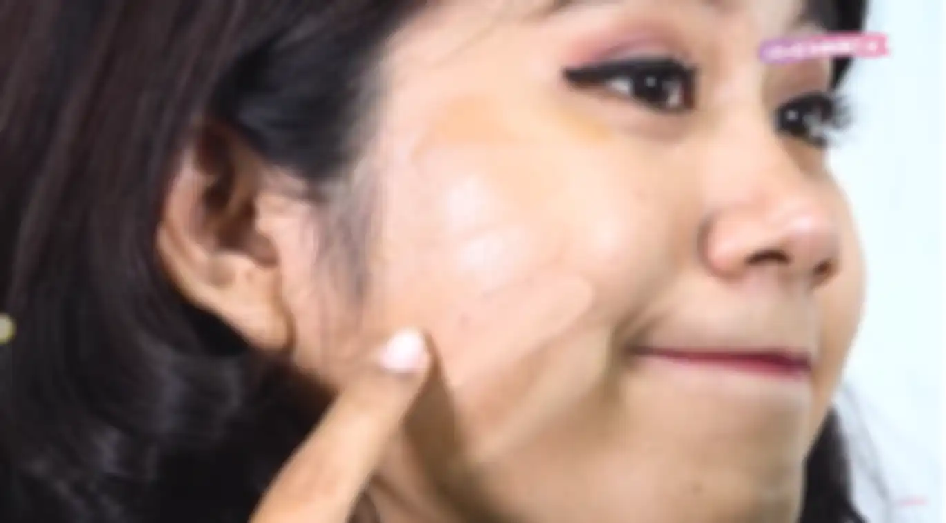 5 shade Pixy Make It Glow Dewy Cushion