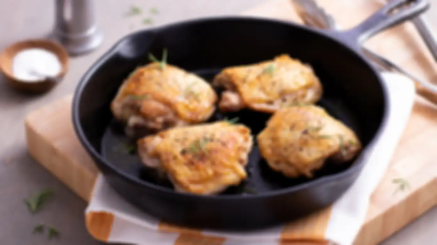 Memasak daging ayam