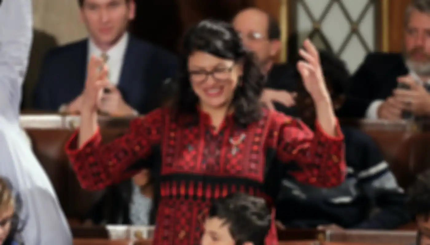 Rashida Tlaib mengenakan jubah Palestina leluhurnya saat pelantikan Kongres AS.