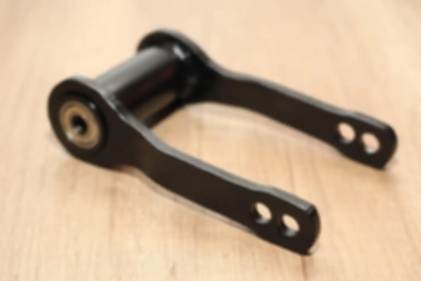 Dua lubang yang bisa bikin swing arm CRF 150L lebih panjang 105 mm atau 120 mm