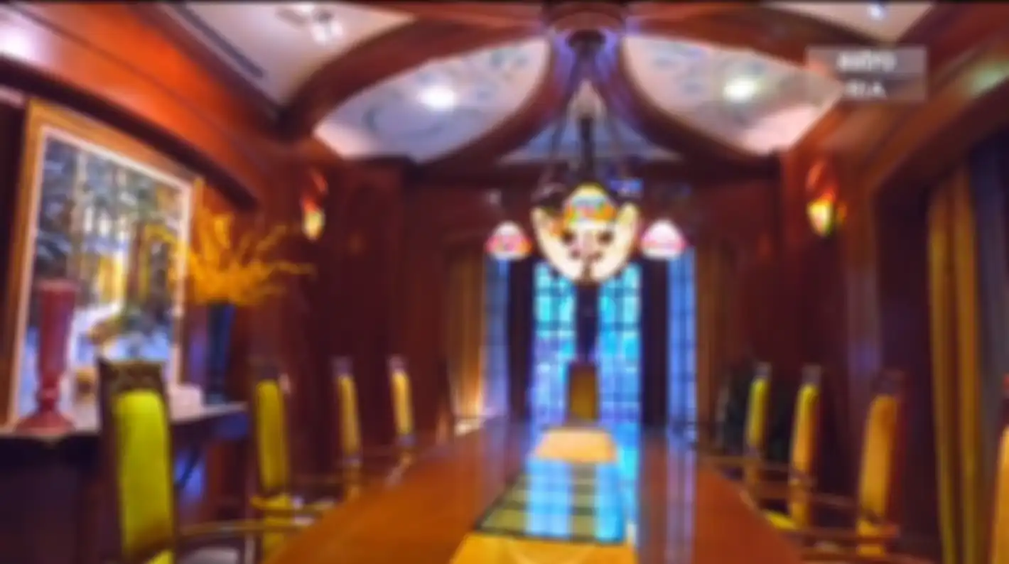 Dining hall di rumah Tya Arifin