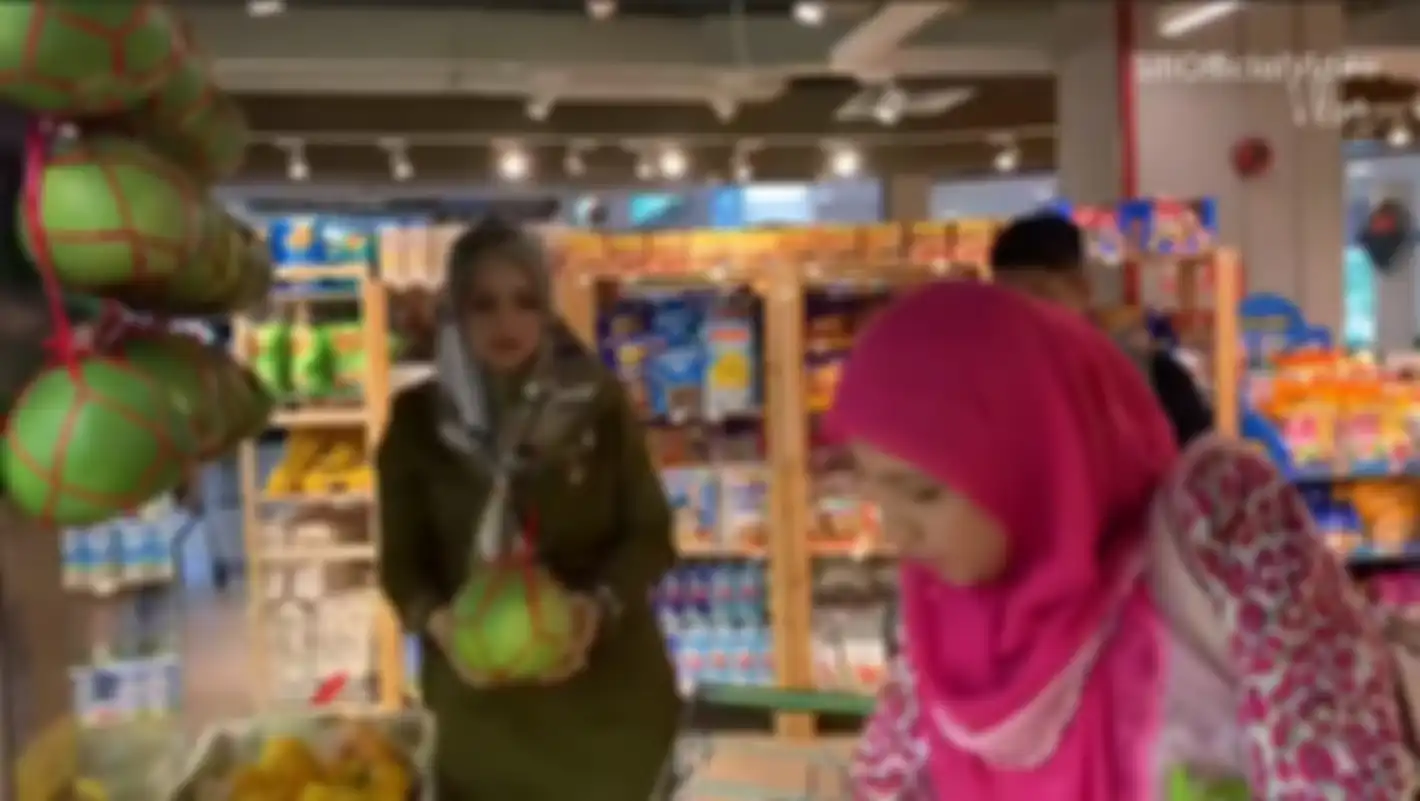 Siti Nurhaliza berbelanja bulanan