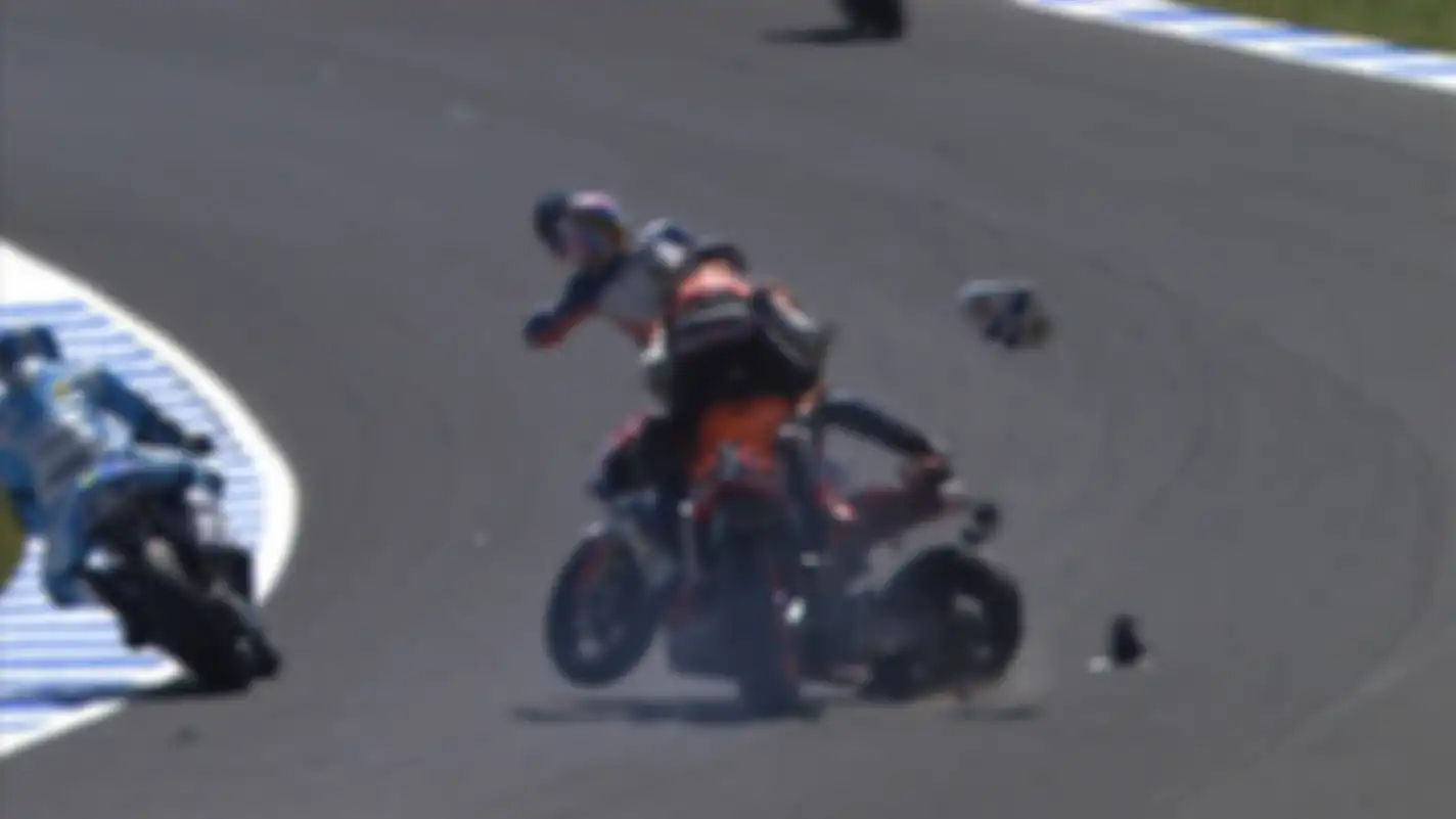 Marc Marquez ceroboh menabrak pembalap Thailand, Ratthapark Wilairot usai FP1 Moto2 Australia 2011