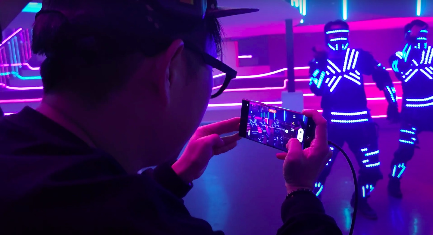 Merekam video dalam keadaan low light dengan Samsung Galaxy S23 Ultra.