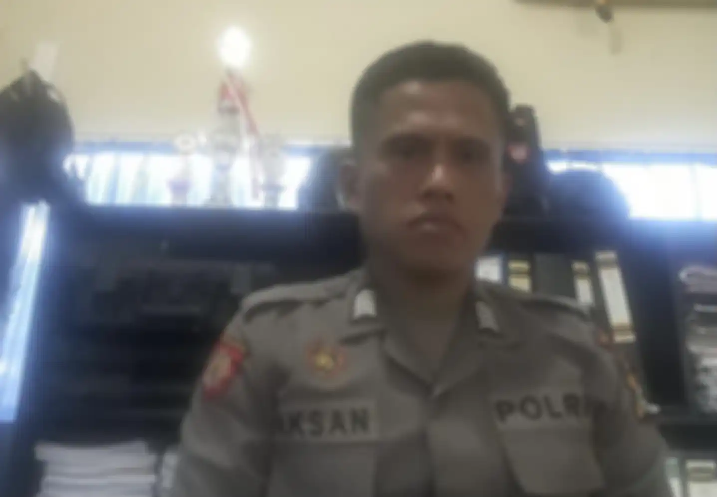 Foto anggota Polres Palopo di wilayah hukum Sulawesi Selatan (Sulsel) yang curhat di Facebook tersebar luas.
