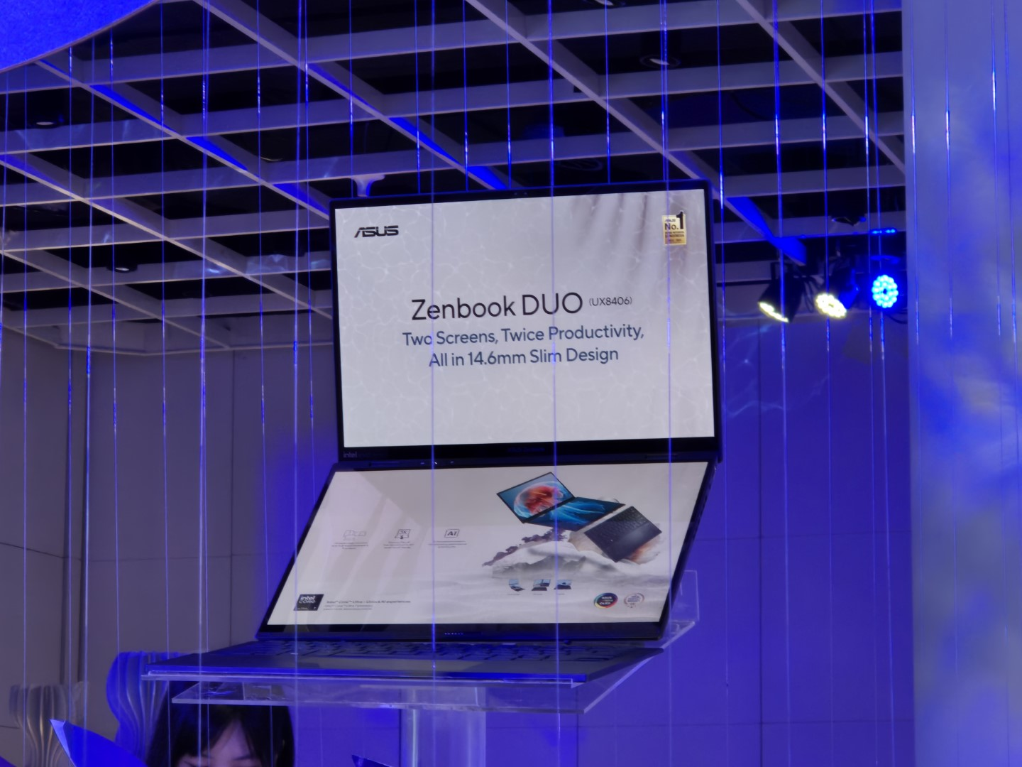 ASUS  Zenbook DUO (UX8406)