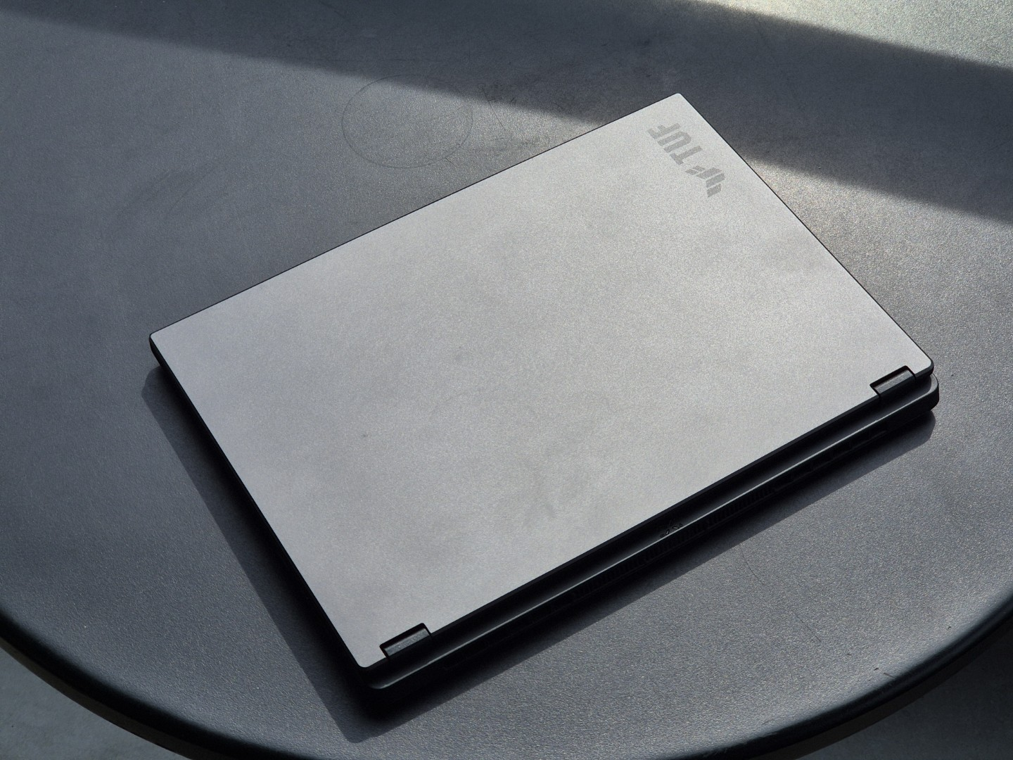 Desain atas ASUS TUF A14