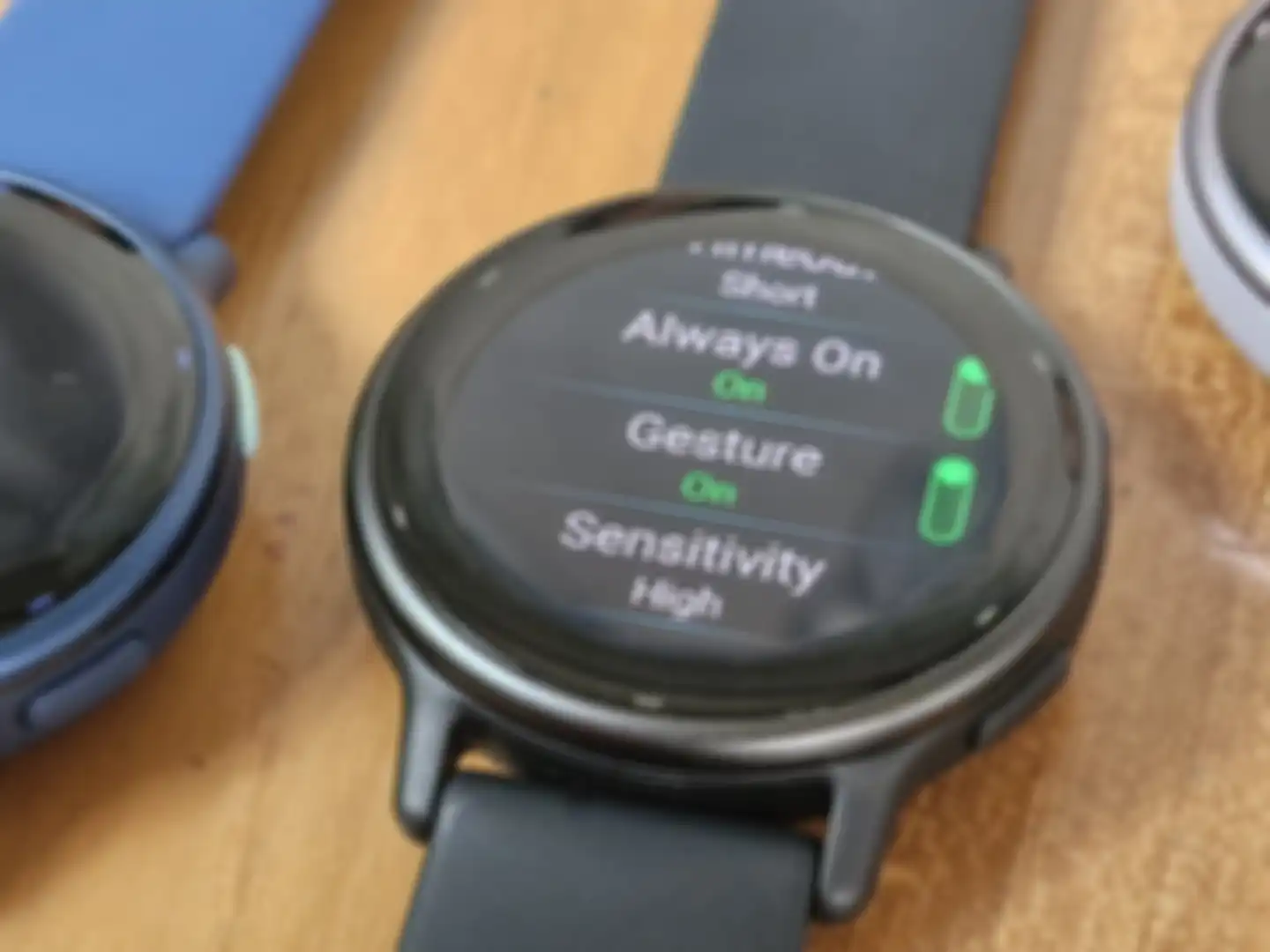 Garmin vivoactive 5 memiliki layar amoled yang cukup terang walaupun bezel cukup tebal