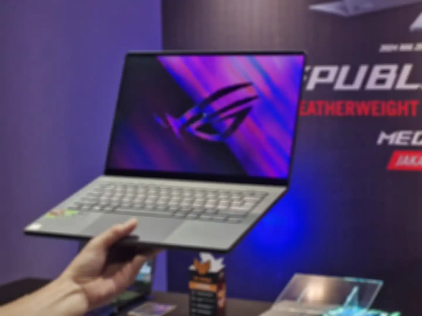 ASUS ROG Zephyrus G14 (G402) akan resmi hadir di Indonesia pada bulan maret ini