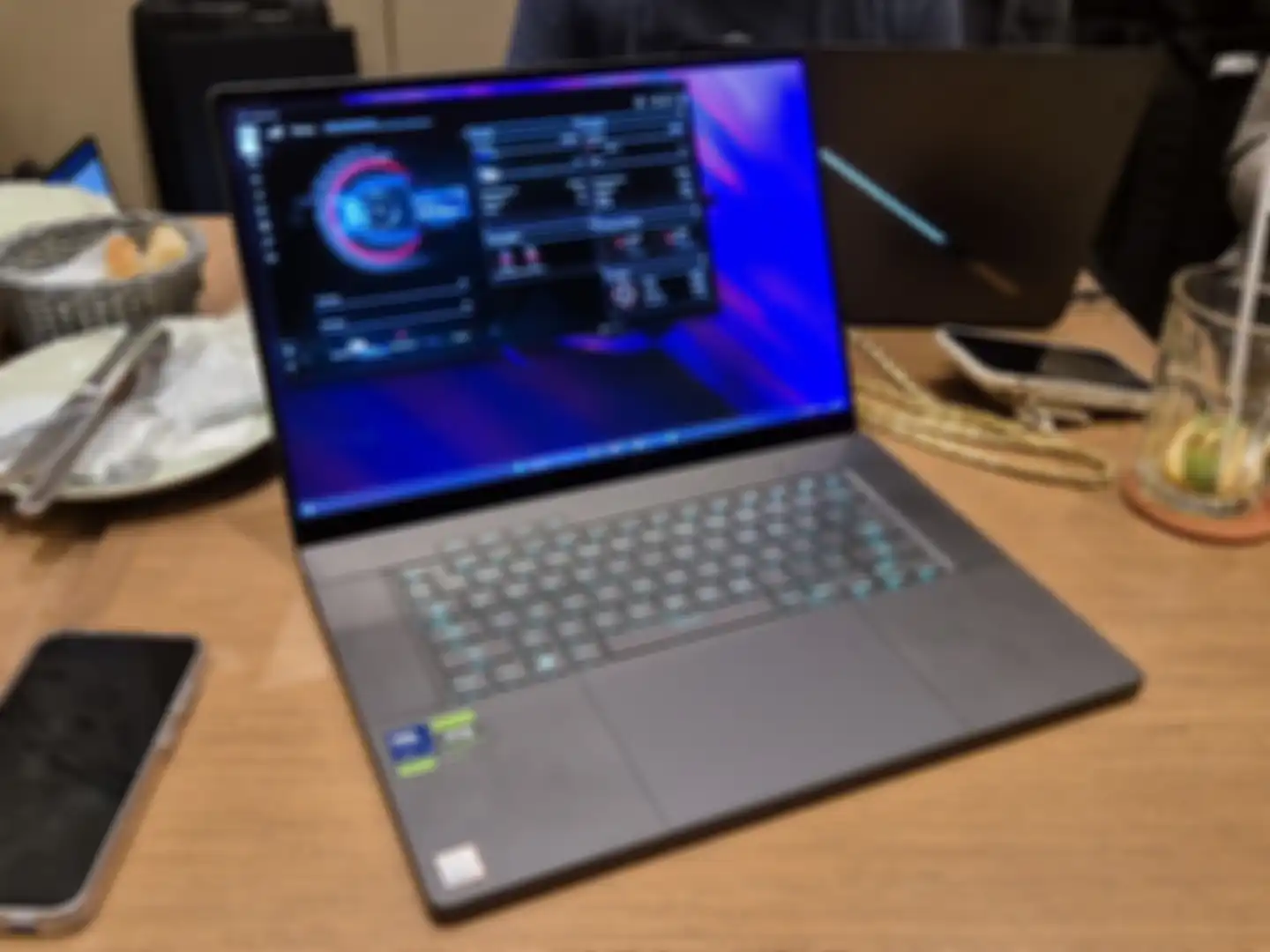 ROG Zephyrus G16 (GU605)
