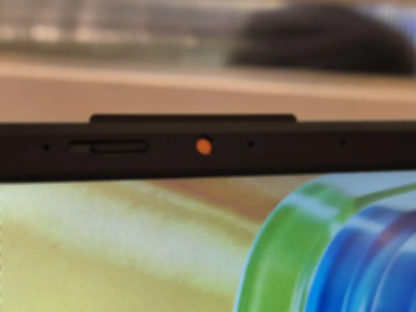 Webcam ASUS Vivobook Go 14 (E1404G) dengan manual shutter
